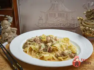 Паста папарделлі з телятиною та грибами