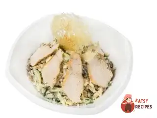 Салат «Лаціо» зі свіжими печерицями та обсмаженим курячим філе