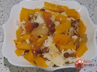 Гарбуз з рисом, родзинками, курагою та яблуком запечений у духовці