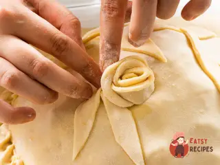 Крок 11: Курник з куркою, сиром та помідорами