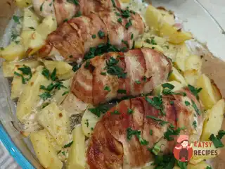 Куряче філе в беконі з часником