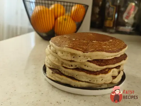Пишні панкейки з яблуком і корицею