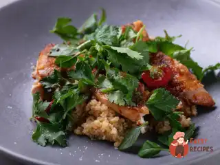 Салат з фермерським курчам, кускусом та узбецькими томатами