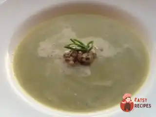 Крем-суп із спаржі із вершково-трюфельною заправкою