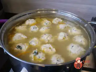 Вівсяний суп із фрикадельками