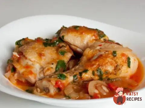 Курка тушкована з овочами
