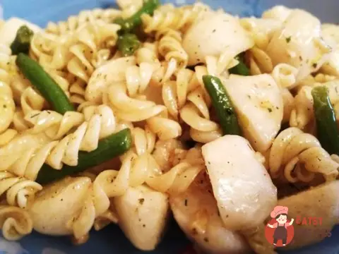 Макарони зі смаженою редисою