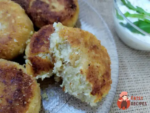 Капустяні котлети з часниковим соусом