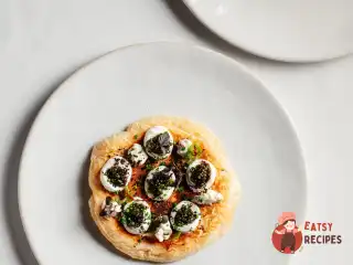 Панкейки із чорною ікрою