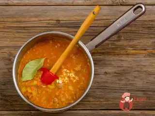 Сочевий суп зі свининою та копченою паприкою