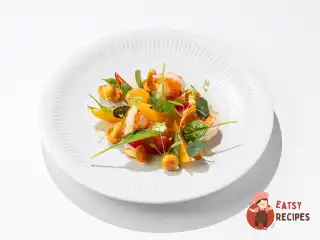 Салат з лисичками та креветками