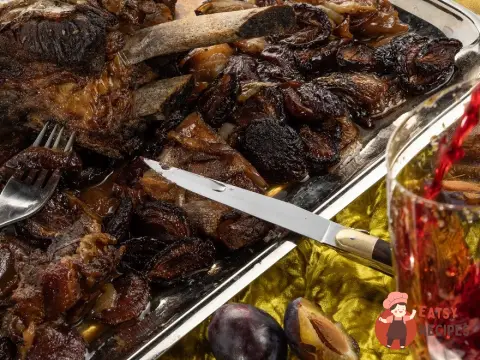 Яловичина зі сливами