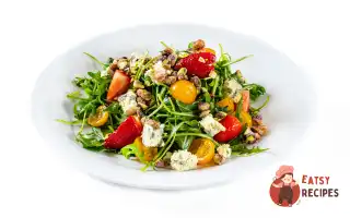 Салат із полуницею та фісташками