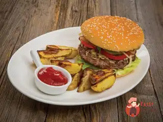 Чізбургер з яловичиною кобі та запеченою картоплею