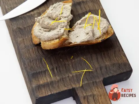Паштет з курячої печінки з карамелізованою цибулею