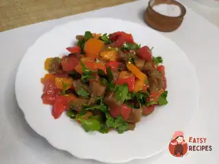 Теплий салат з овочами