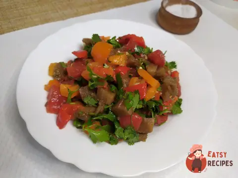 Теплий салат з овочами