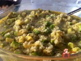 Салат із кускусу з авокадо