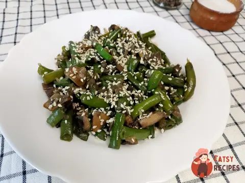 Стручкова квасоля з грибами