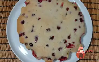 Пісний маннік з ягодами