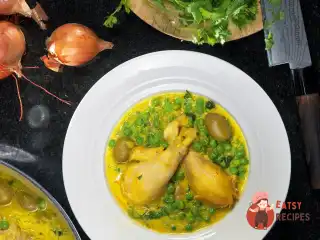 Курка з шафраном, оливками та горошком