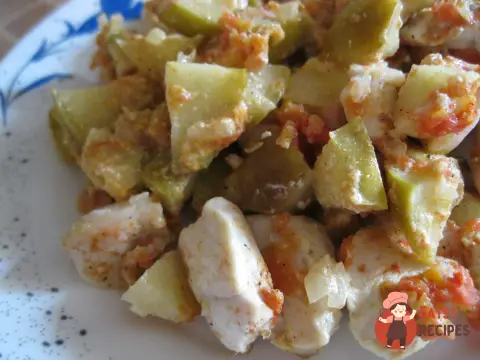Куряче філе запечене з яблуками