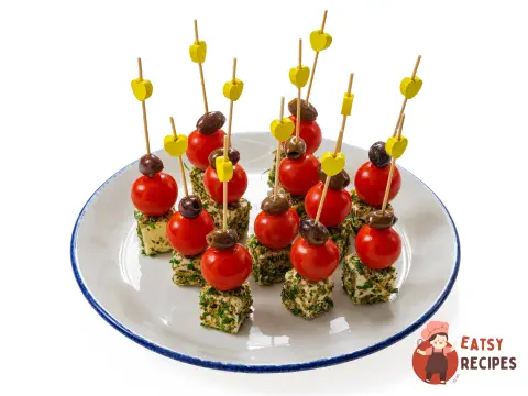 Канапе з пряною фетою та оливками