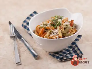 Пенне болоньєзе паста