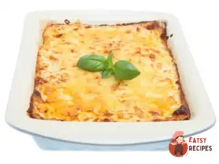 Лазання з куркою, білими грибами, грюєром та білим вином