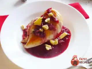 Куряче філе з соусом з малини та сиром