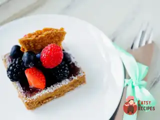 Тарталетки з ягодами та ожиновим фланом