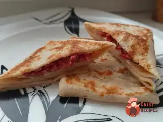 Млинці з сиром і ковбасою