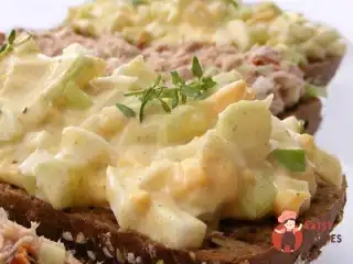 Яєчний салат із селери та гірчицею