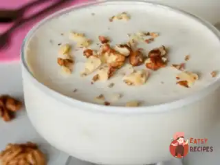 Сметанне желе з ягодами та горіхами