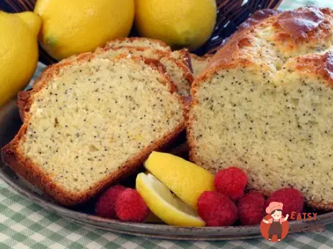Лимонний пиріг з маком та малиновим соусом