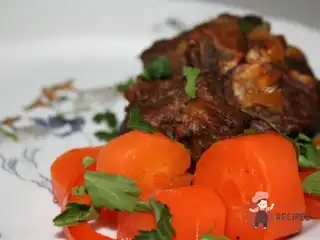 Ароматна баранина з селери та морквою