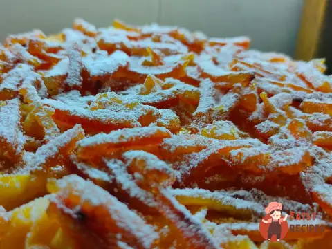 Пиріг на кефірі з мандаринами та цукатами