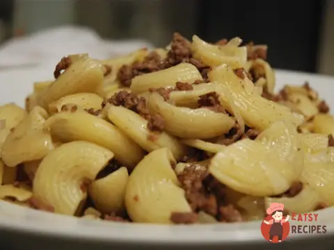 Макарони по-флотськи зі сметаною
