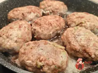 Котлети з домашнього фаршу з броколі