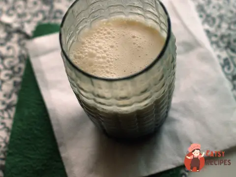 Теплий мілкшейк з кокосом та кардамоном
