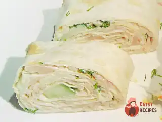 Рулети з лаваша з шинкою, сиром та огірком