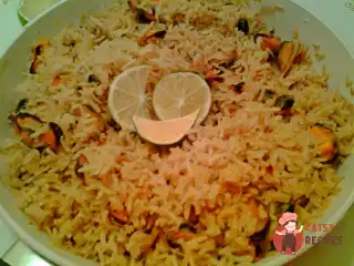 Паелья з мідіями