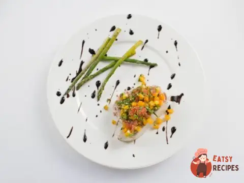 Тунець у травах та коріандрі