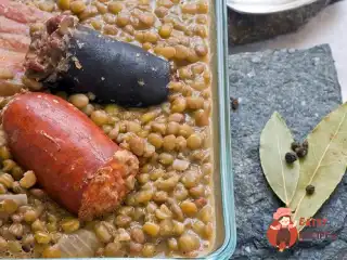 Сосиски з сочевицею