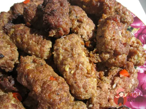 Балканські яловичі ковбаски чевапі (ćevapi)
