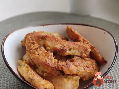 Курячі стрипси у сирному клярі