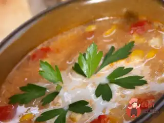 Африканський кокосовий суп з нутом і каррі.