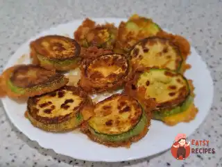 Кабачки в клярі на сковороді