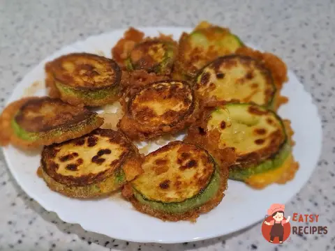 Кабачки в клярі на сковороді