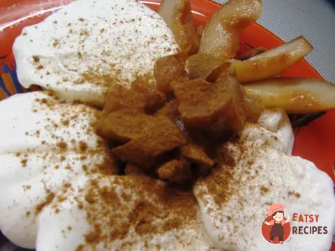 Морозиво з грушею та корицею